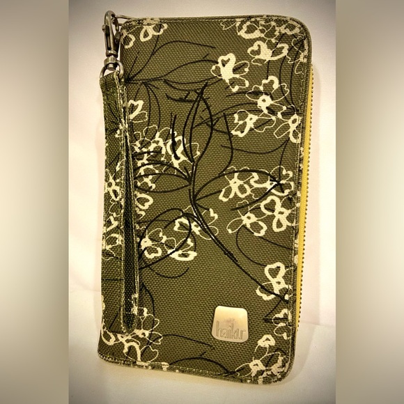 Haiku Embroidered Clutch Green Flower Design - Picture 2 of 3